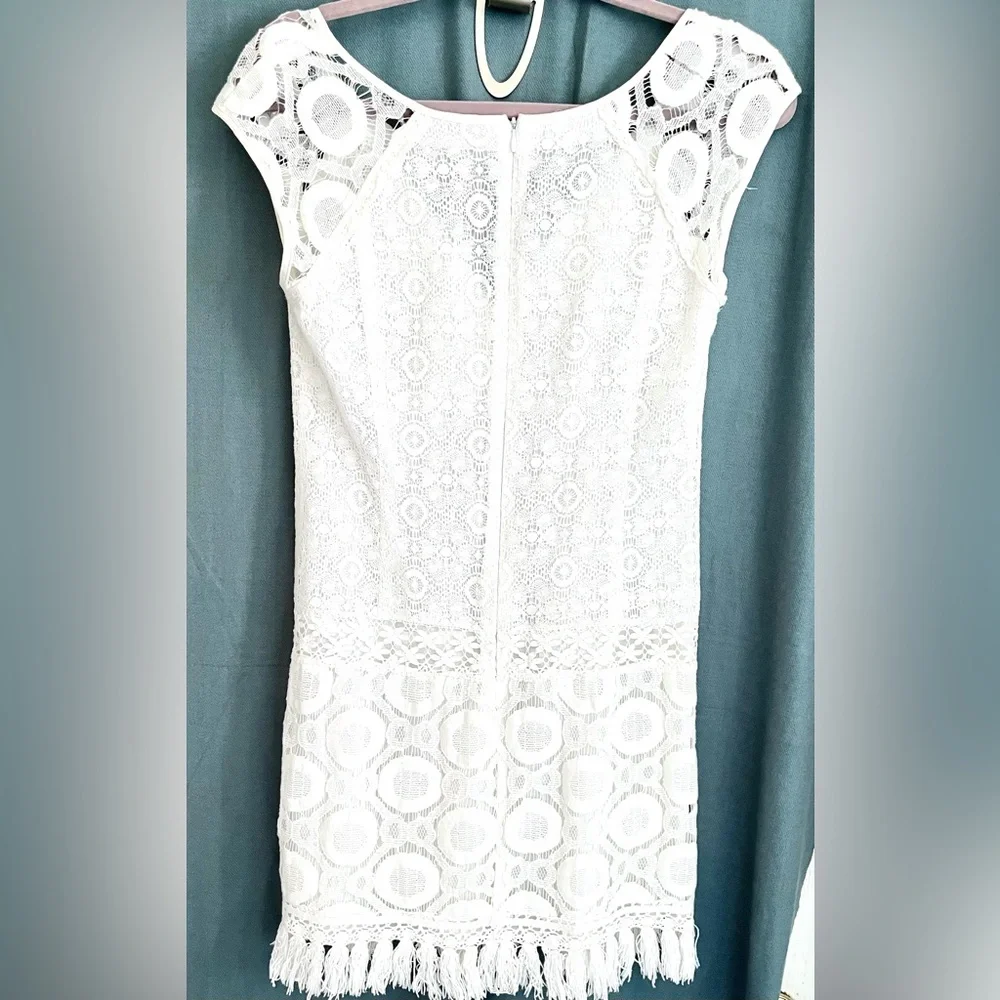 NANETTE LEPORE- Elegant White Lace Dress - Picture 2 of 5